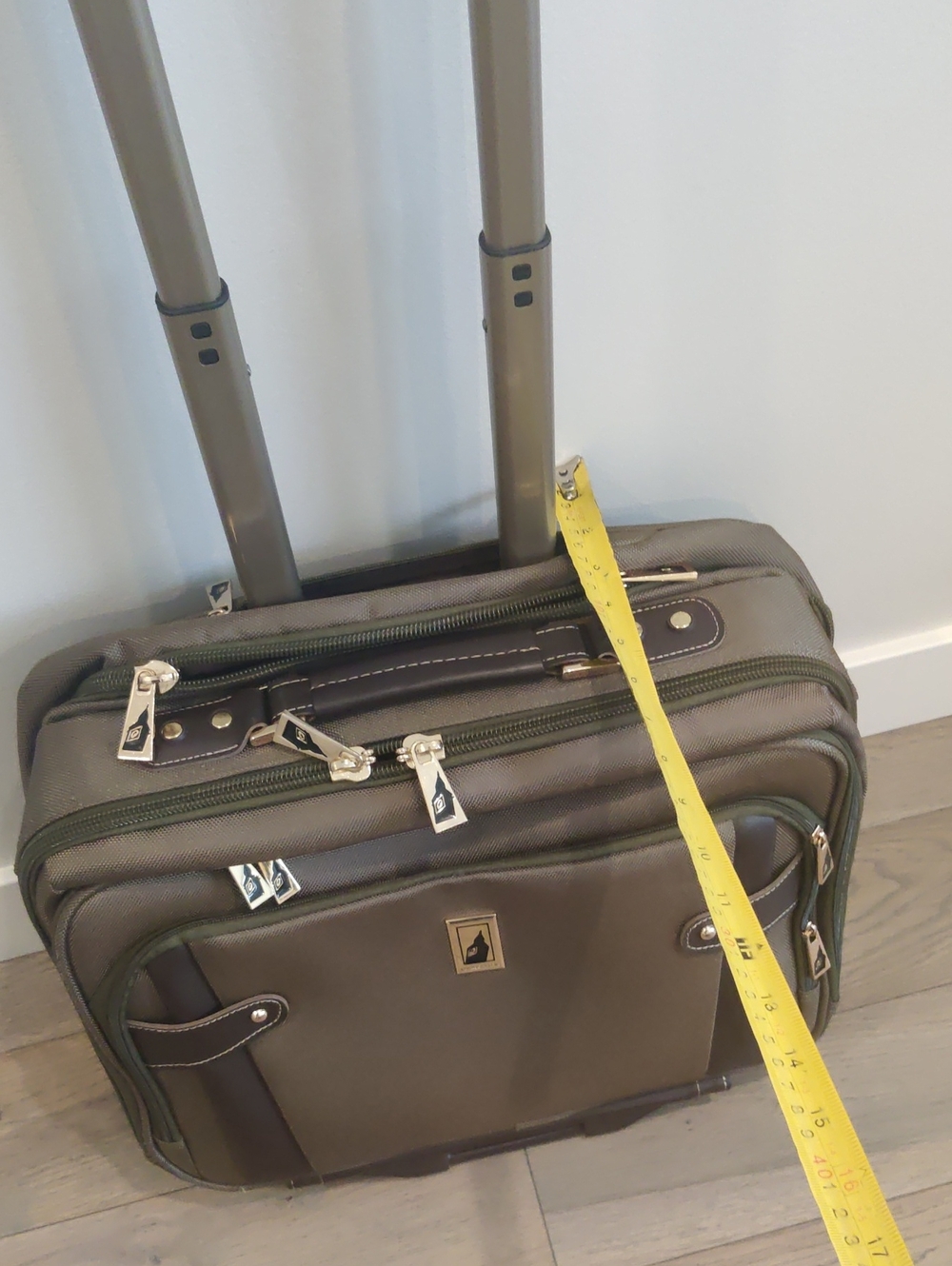 London Fog Men's Olive Green Travel Briefcase Bag...Like New Flawless